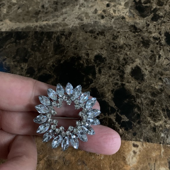 Brand new brooch - Picture 2 of 2